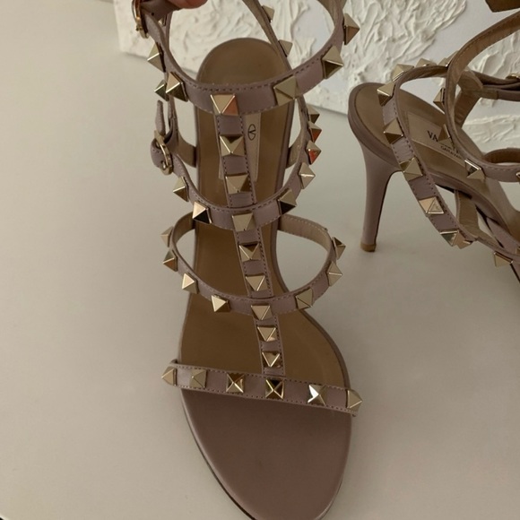 Valentino Garavani Rockstud Nude Sandal Heels - Picture 3 of 7
